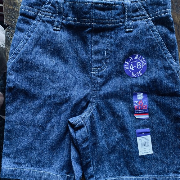 SIZE 4 - 3 shirts- 2 shorts.  GREAT SHAPE -      Like new - $18 - Picture 4 of 8